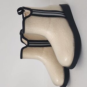 Time and Tru Women’s Winter Boots with Faux Sherpa Lining 6 Tan